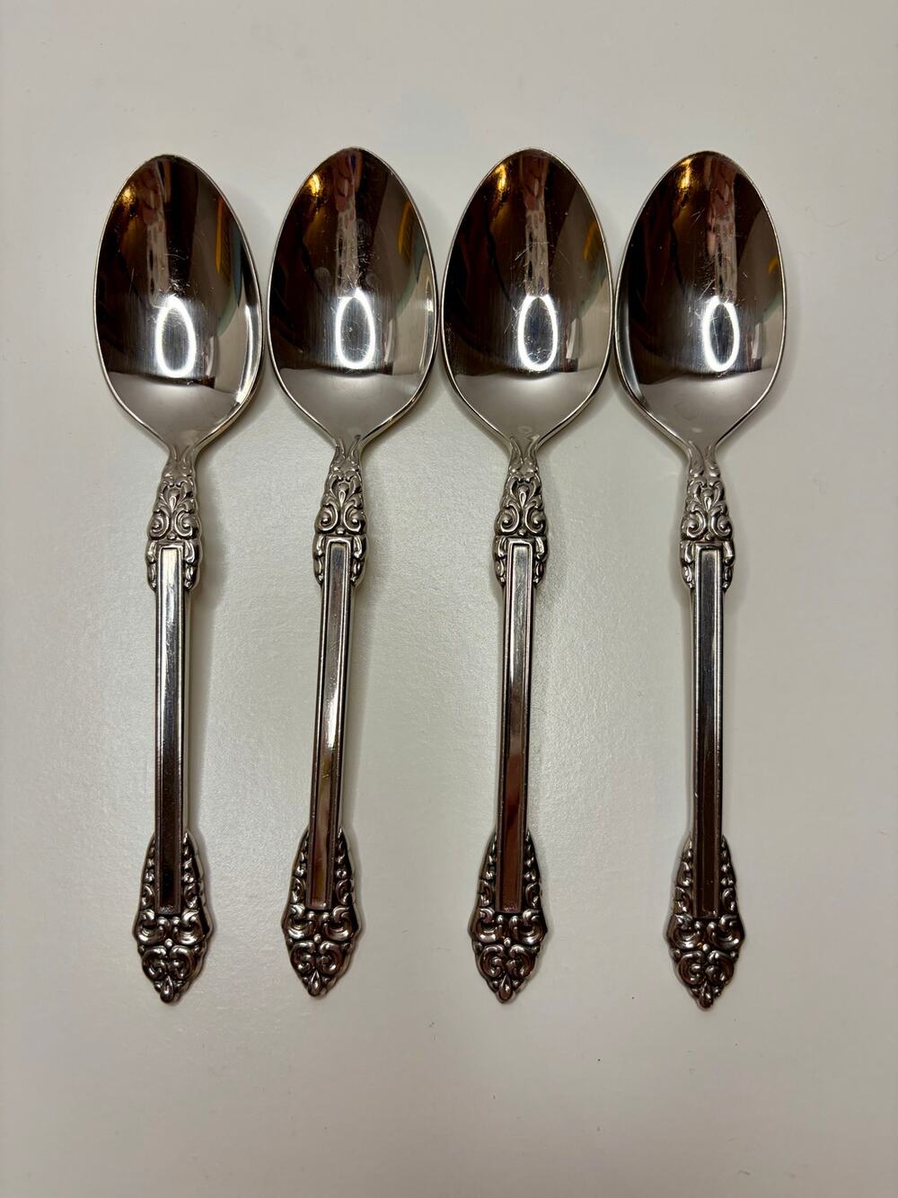 Oneida Heirloom Rembrandt Teaspoons 6” Stainless Vintage Set of 4